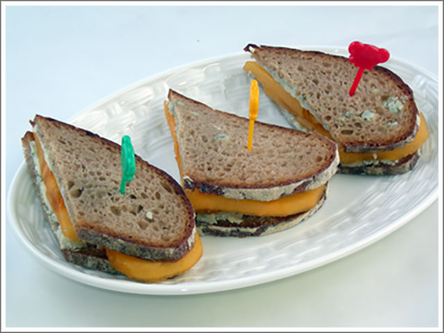ブルーチーズと柿サンドイッチ